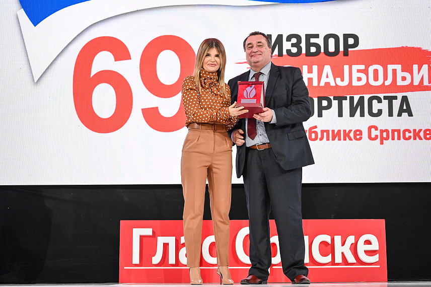 БАЊАЛУКА, 13. ДЕЦЕМБРА /СРНА/ - Генералном директору компаније "М:тел" Јелени Триван је на традиционалној манифестацији "Избор 10 најбољих спортиста Републике Српске" додијељена плакета за допринос развоју и подршку спорту.