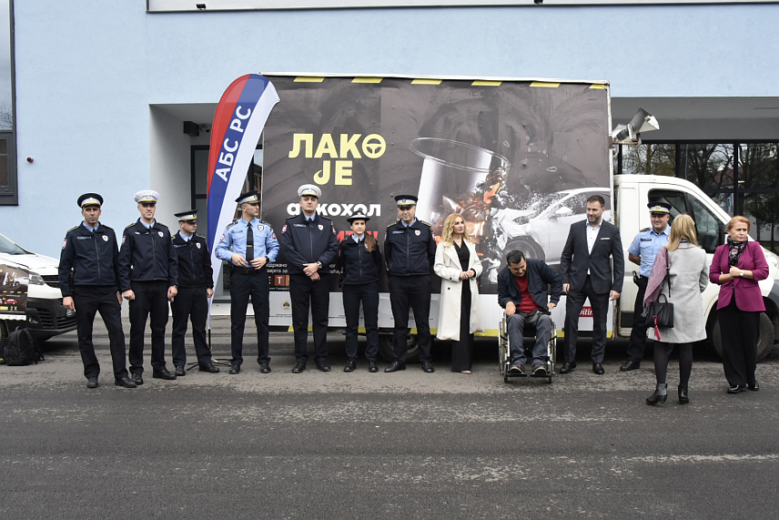 БАЊАЛУКА, 13. ДЕЦЕМБРА /СРНА/ - Предавањем „Безбједност младих у саобраћају“ у Управи за полицисјко образовање Министарства унутрашњих послова /МУП/ Републике Српске данас је званично почела кампања „Лако је алкохол одбити“.