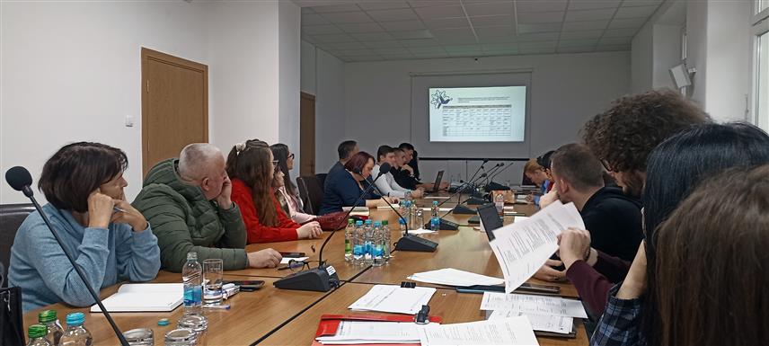 ДРВАР, 13. ДЕЦЕМБРА /СРНА/ - У Дрвару је данас одржан "Дијалог у заједници" који је окупио представнике младих, организација цивилног друштва и јавних институција и друге друштвене актере који својим ангажманом свакодневно утичу на бољи развој локалне заједнице, а који су истакли да су Дрвару потребни центар за социјални рад и старачки дом, као и обнова Спортског центра.
