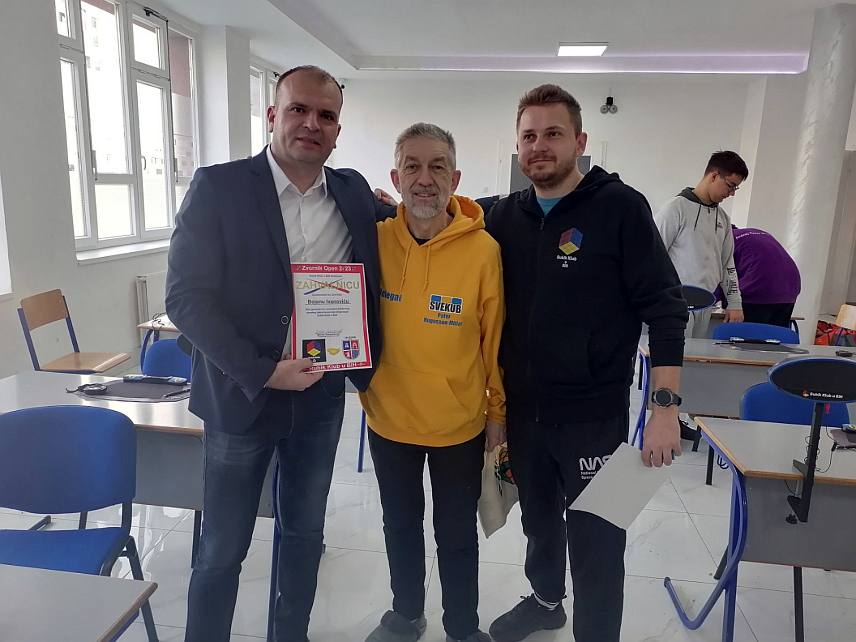 ЗВОРНИК, 16. ДЕЦЕМБРА /СРНА/ - У Зворнику је данас отворено дводневно Међународно такмичење у слагању Рубикове коцке на којем учествује 35 такмичара из Шведске, Грчке, Хрватске, Србије, Републике Српске и Федерације БиХ.