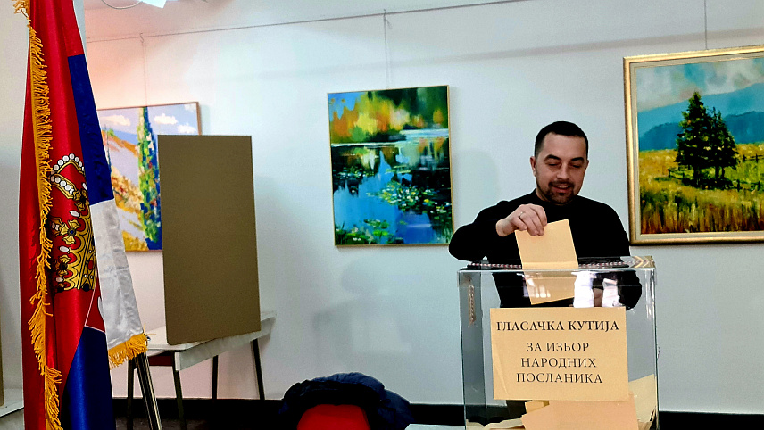 ДОБОЈ, 17. ДЕЦЕМБРА /СРНА/ - Градоначелник Добоја Борис Јеринић гласао је на бирачком мјесту у Галерији Центра за културу и образовање у Добоју.