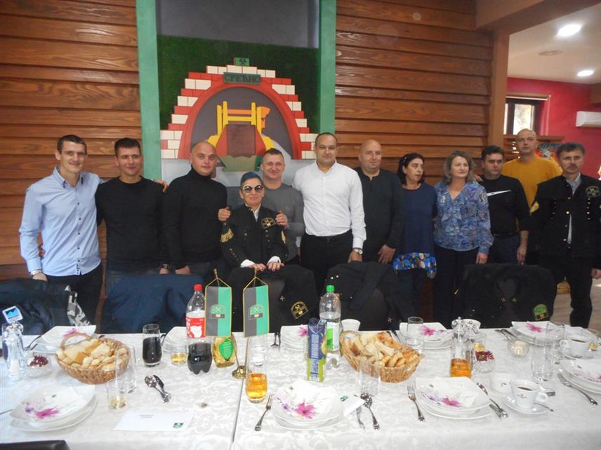 СРЕБРЕНИЦА, 17. ДЕЦЕМБРА /СРНА/ - У сребреничком руднику "Сасе" који послује у саставу фирме "Гросс", данас је обиљежени Дан рудара и слава Света Варвара.