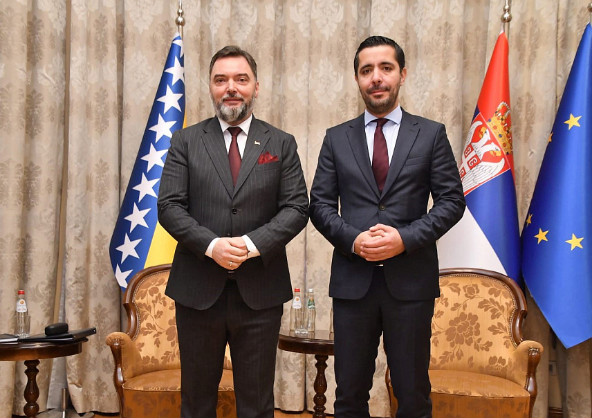 БЕОГРАД, 18. ДЕЦЕМБРА /СРНА/ - Министар унутрашње и спољне трговине Србије Томислав Момировић и министар спољне трговине и економских односа у Савјету министара Сташа Кошарац.