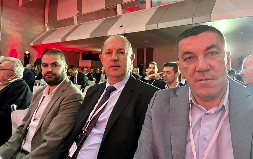 TРЕБИЊЕ, 1. ДЕЦЕМБРА /СРНА/ - Делегација "Електропривреде Републике Српске", на челу са генералним директором Луком Петровићем, учествује данас у Београду на Петом Самиту привредних лидера на којем ће бити ријечи и о економским перспективама и прогнозама, потенцијалима привреде у+и дигиталној пољопривреди, саопштено је из овог предузећа.	
