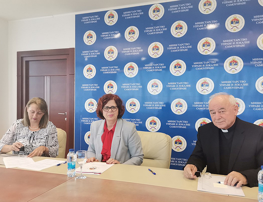 БАЊАЛУКА, 1. ДЕЦЕМБРА /СРНА/ - Министар управе и локалне самоуправе Републике Српске Сенка Јујић потписала је данас уговоре у укупном износу од 50.000 КМ са представницима удружења "Дванаест беба" и Каритас у Републици Српској, којима су одобрена средства гранта за ову годину за суфинансирање пројеката/програма.