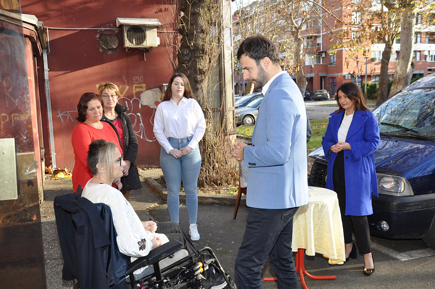 ПРИЈЕДОР, 1. ДЕЦЕМБРА /СРНА/ - Градоначелник Приједора Слободан Јавор данас је поводом 3. децембра, Свјетског дана лица с инвалидитетом, посјетио са сарадницима Регионално удружење дистрофичара и потврдио наставак подршке Градске управе и у наредном периоду.