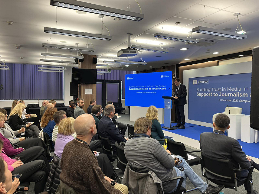 САРАЈЕВО, 1. ДЕЦЕМБРА /СРНА/ - Унеско пројекат "Изградња повјерења у медије у Југоисточној Европи: подршка новинарству као јавном добру", који је данас представљен у Сарајеву, а који са три милиона евра финансира ЕУ.