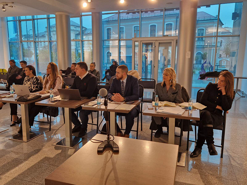 БИЈЕЉИНА, 1. ДЕЦЕМБРА /СРНА/ - Град Бијељина и Инвестициона фондација Импакт су у Бијељини организовали јавно представљање пословних идеја које су развијене у оквиру интегралног програма подршке развоју предузетништва под називом „ИМПАКТ - инкубатор пословних идеја“.