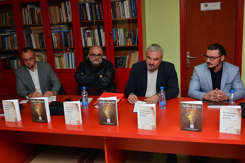 СРЕБРЕНИЦА, 1. ДЕЦЕМБРА /СРНА/ - Представљањем 15. броја часописа за културу, књижевност и умјетност "Сребрни вијенац" и промоцијом књиге "Метаморфозе дневничког романа" Александра Петровића, у Сребреници је вечерас завршен Просвјетно-културни збор "Стопама Луке Милованова Георгијевића".
