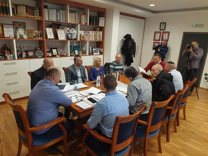 ВИШЕГРАД, 1. ДЕЦЕМБРА /СРНА/ - Скупштинска већина у Вишеграду на данашњем састанку одржаном у Општинској управи Вишеград.