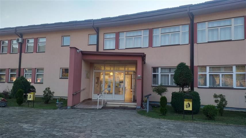 МИЛИЋИ, 20. ДЕЦЕМБРА /СРНА/ - У Средњошколском центру "Милутин Миланковић" у Милићима у току је хуманитарна акција прикупљања слаткиша за дјецу са потешкоћама у развоју и слабијег материјалног стања.