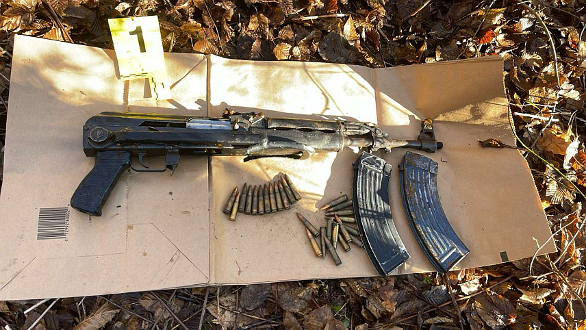 САРАЈЕВО, 20. ДЕЦЕМБРА /СРНА/ - Припадници Граничне полиције БиХ пронашли су одређену количину наоружања и муниције на локалитету Доњег Свилаја, општина Оџак, у непосредној близини границе са Хрватском.