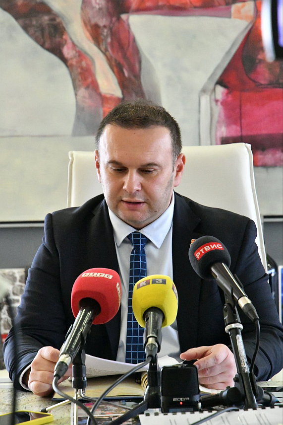 ИСТОЧНО САРАЈЕВО, 21. ДЕЦЕМБРА /СРНА/ - Градоначелник Источног Сарајева Љубиша Ћосић на конференцији за новинаре.