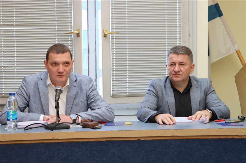 УГЉЕВИК, 21. ДЕЦЕМБРА /СРНА/ - Скупштина општине Угљевик усвојила је данас амандман Клуба одборника СНСД-а на буџет за 2024. годину од 250.000 КМ за подршку у образовању дјеце.