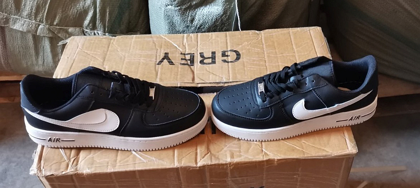 БАЊАЛУКА, 21. ДЕЦЕМБРА /СРНА/ - Фалсификоване патике "најк" и "пума", вриједности 1.757.400 КМ, привремено су одузети у Царинској испостави Градишка, саопштила је Управа за индиректно опорезивање /УИО/ БиХ.