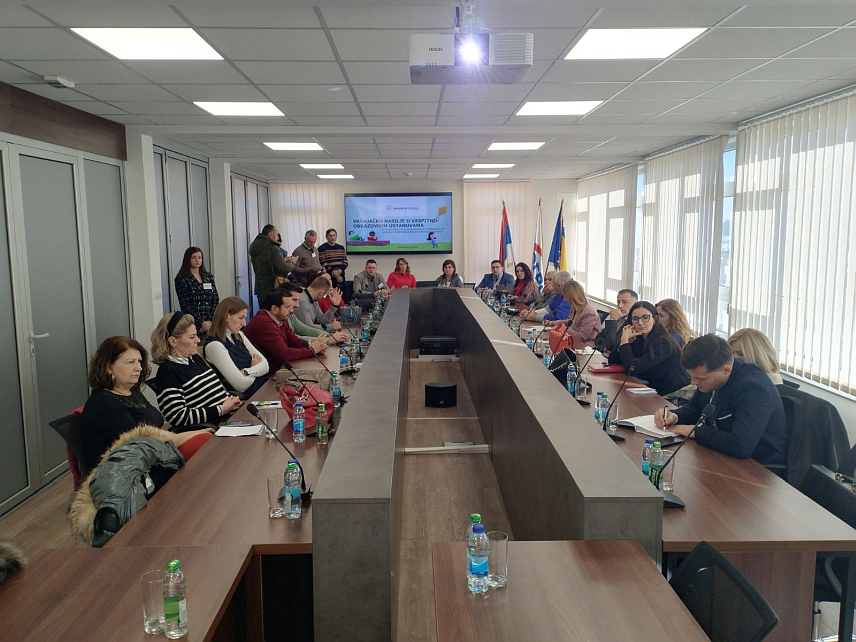 БИЈЕЉИНА, 21. ДЕЦЕМБРА /СРНА/ - Институција Омбудсмана за дјецу Републике Српске, у сарадњи са Институтом за развој младих и заједнице "Перпетум мобиле", организовала је округли сто о теми "Вршњачко насиље у васпитно-образовним установама" који је одржан у просторијама Савеза општина и градова Републике Српске у Бијељини.