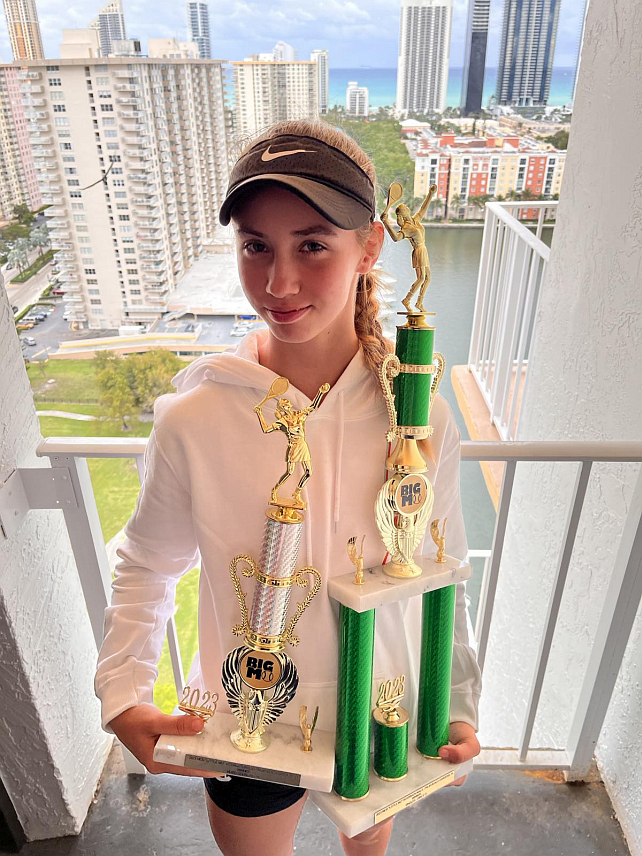 БЕОГРАД, 21. ДЕЦЕМБРА /СРНА/ - Млада тенисерка из Републике Српске Tеа Ковачевић /13/ из Градишке побиједила је на најпрестижнијем турниру за јуниоре у САД "Литл Мо интернешнел Флорида" у двије категорије – у синглу и у дублу.