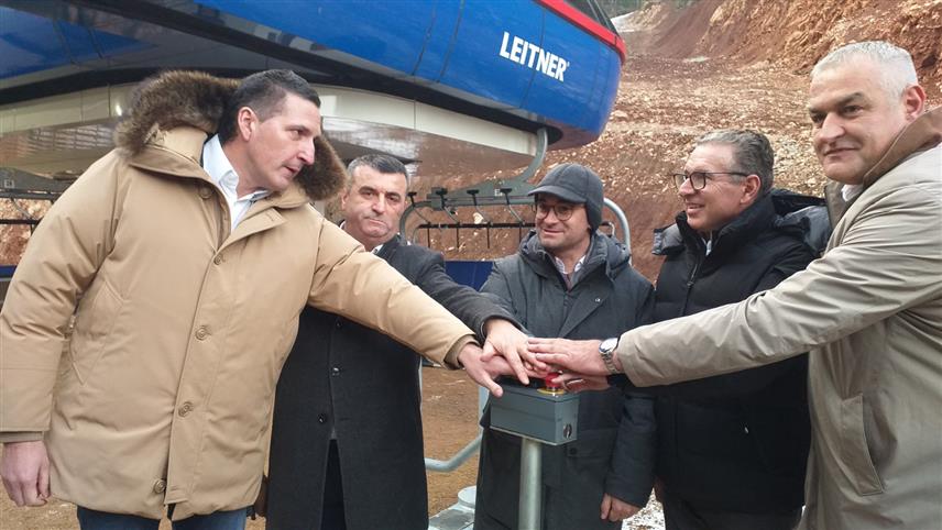 ВЛАСЕНИЦА, 21. ДЕЦЕМБРА /СРНА/ - У Ски-центру "Игришта" код Власенице данас је пуштен у рад шестосјед.Шестосјед су свечано пустили у рад директор Олимпијског центра "Јахорина" Дејан Љевнајић, предсједник Надзорног одбора Олимпијског центра Недељко Елек и начелник општине Власеница Мирослав Краљевић.