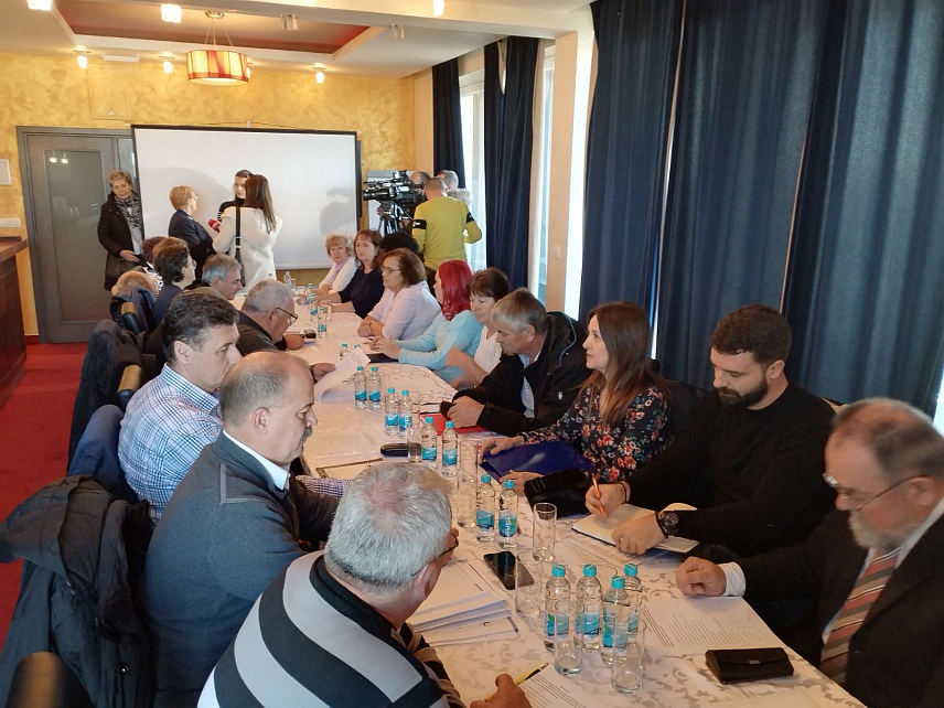 БИЈЕЉИНА, 21. ДЕЦЕМБРА /СРНА/ -Удружење породица несталих бораца и цивила "Семберије и Мајевице" из Бијељине организовало је округли сто "Правда за нестале" с циљем проналажења рјешења за бржи процес тражења несталих три деценије од завршетка рата у БиХ.