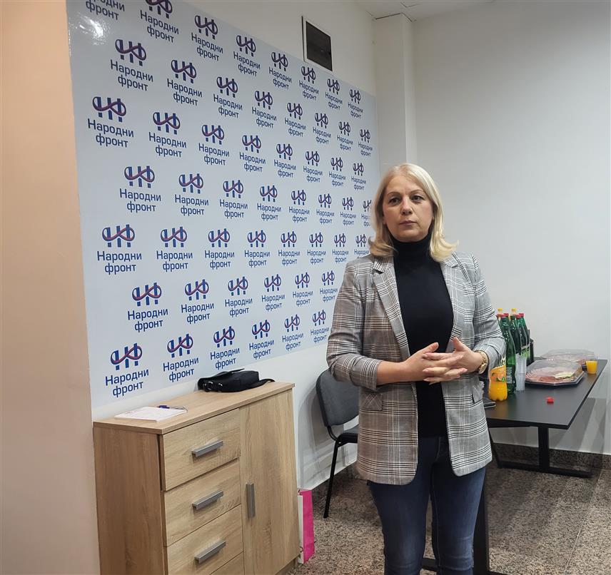 ПАЛЕ, 21. ДЕЦЕМБРА/СРНА/ - На Палама је вечерас отворена канцеларија Народног фронта, а за повјереника је изабрана Слађана Јашаревић.