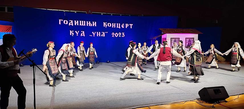 НОВИ ГРАД, 23. ДЕЦЕМБРА /СРНА/ - У спортској дворани у Новом Граду вечерас је одржан годишњи концерт Културно-умјетничког друштва "Уна".