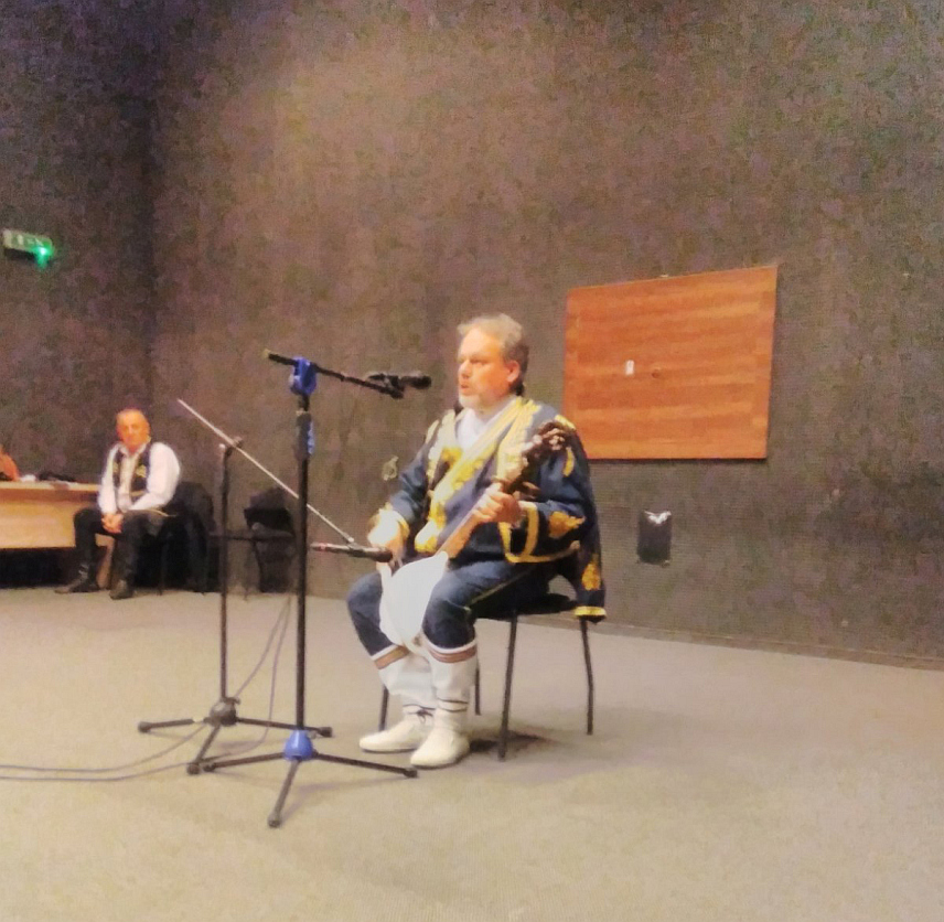 БРАТУНАЦ, 23. ДЕЦЕМБРА /СРНА/ - У Братунцу је вечерас одржано вече гусала и епске поезије Гусле моје, дико рода мога", а у оквиру културне сарадње Републике Српске и Србије наступили су чланови Удружења гуслара "Вукове гусле" из Лознице и Друштва гуслара "Михаило Миловановић" из Ужица.