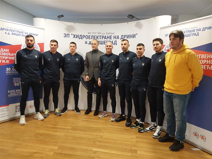 ВИШЕГРАД, 25. ДЕЦЕМБРА /СРНА/ - Директор Зависног предузећа "Хидроелектране /ХЕ/ на Дрини на Дрини" Вишеград Недељко Перишић уприличио је данас пријем за играче и чланове управе вишеградског Футсал клуба и најавио подршку предузећа и у наредној години.