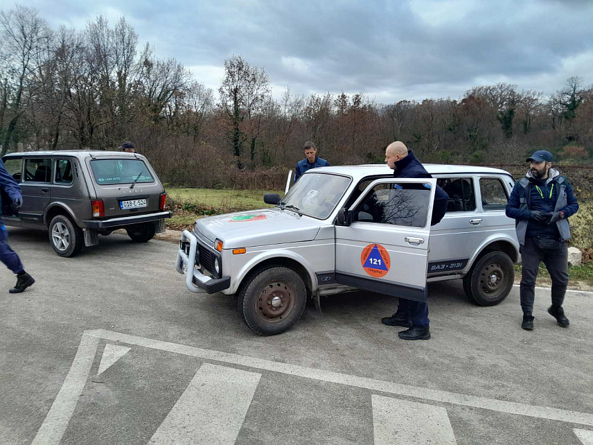 ТРЕБИЊЕ, 26. ДЕЦЕМБРА /СРНА/ - У Tребињу је у току акција уређења града за предстојеће празнике у којој учествује велики број оперативаца надлежних служби града, као и службеника осталих јавних установа и предузећа, саопштено је из градске Јавне установе "Екологија и безбједност".