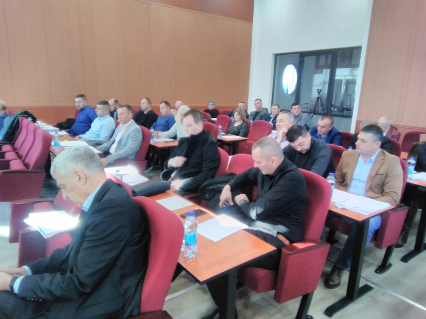 БРАТУНАЦ, 26. ДЕЦЕМБРА /СРНА/ - Одборници Скупштине општине /СО/ Братунац данас су једногласном одлуком разријешили Вехида Дедића дужности потпредсједника општинског парламента.