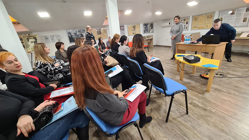 ДОБОЈ, 26. ДЕЦЕМБРА /СРНА/ -Народна библиотека организовала тринаести семинар "Школске библиотеке - старе и нове теме".