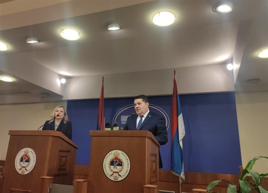 БАЊАЛУКА, 26. ДЕЦЕМБРА /СРНА/ - Предсједник Народне скупштине Републике Српске Ненад Стевандић на конференцији за новинаре у Бањалуци о страним судијама у Уставном суду БиХ.