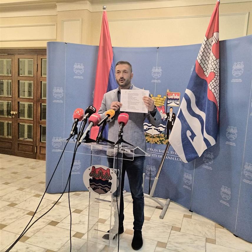 БАЊАЛУКА, 26. ДЕЦЕМБРА /СРНА/ - Предсједник Скупштине града Бањалука Љубо Нинковић на конференцији за новинаре.