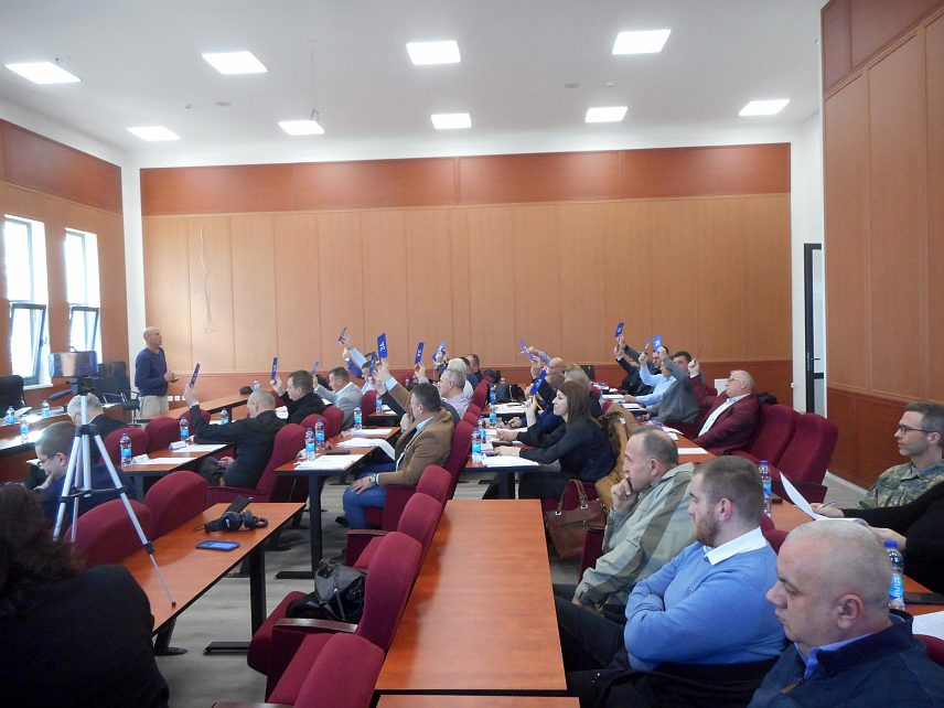 БРАТУНАЦ, 26. ДЕЦЕМБРА /СРНА/ - Одборници Скупштине општине Братунац на сједници.