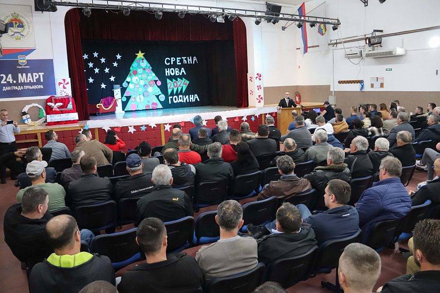 ПРЊАВОР, 26. ДЕЦЕМБРА /СРНА/ - За 389 пољопривредних произвођача са подручја града Прњаворa данас су исплаћени подстицаји у укупном износу од 470.851 КМ.