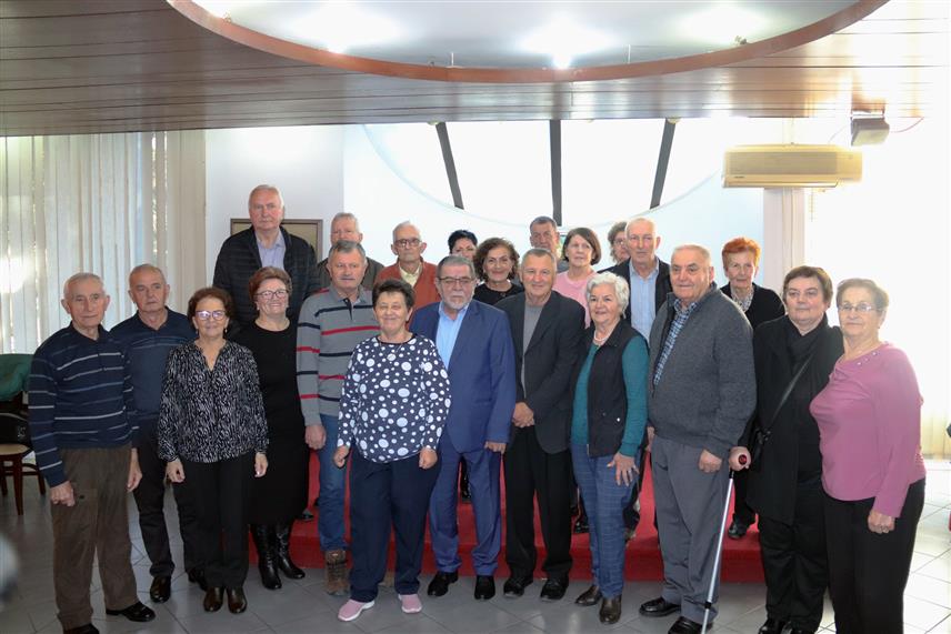 ДЕРВЕНТА, 26. ДЕЦЕМБРА /СРНА/ - Градоначелник Дервенте Милорад Симић уприличио је данас традиционални пријем за пензионере градске администрације.