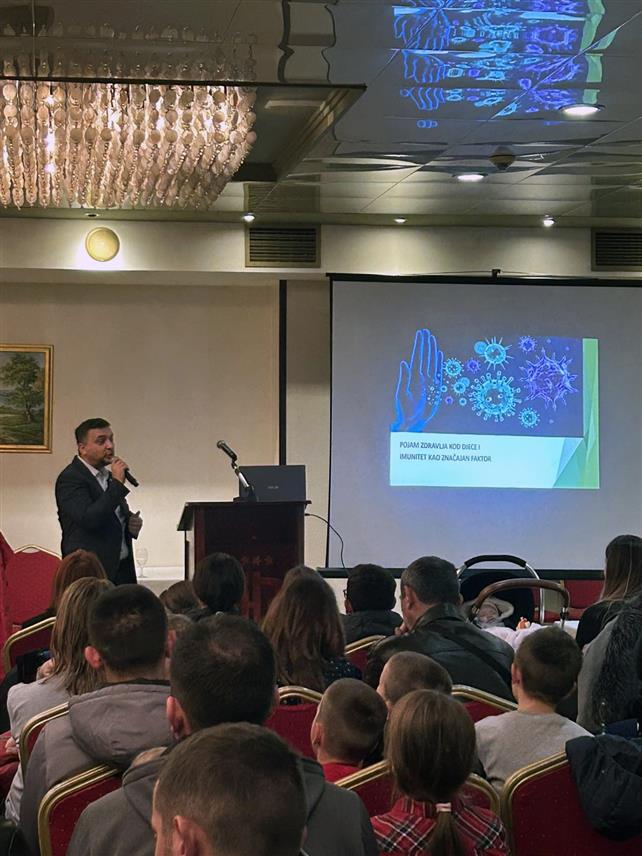 БАЊАЛУКА, 26. ДЕЦЕМБРА /СРНА/ -Педијатар Мирослав Гајић одржао је вечерас у Бањалуци предавање о здрављу дјеце које је организовао Актив жена ДЕМОС-а.