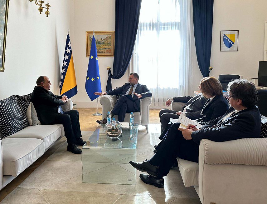 САРАЈЕВО, 26. ДЕЦЕМБРА /СРНА/ - Министар иностраних послова у Савјету министара Елмедин Конаковић и амбасадор Азербејџана у БиХ Вилајат Мукхтар Оглу Гулијев.