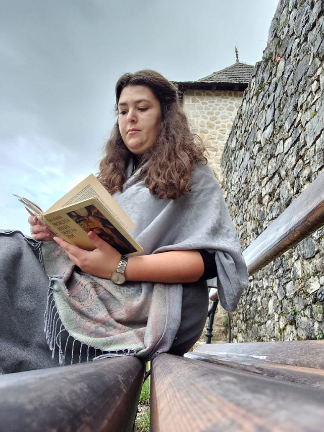 СОКОЛАЦ, 26. ДЕЦЕМБРА /СРНА/ - Ученица четвртог разреда гимназије соколачког Средњошколског центра "Василије Острошки" Милица Боровчанин побједник је на Републичком конкурсу за најбоље литерарне радове поводом Дана Републике Српске.