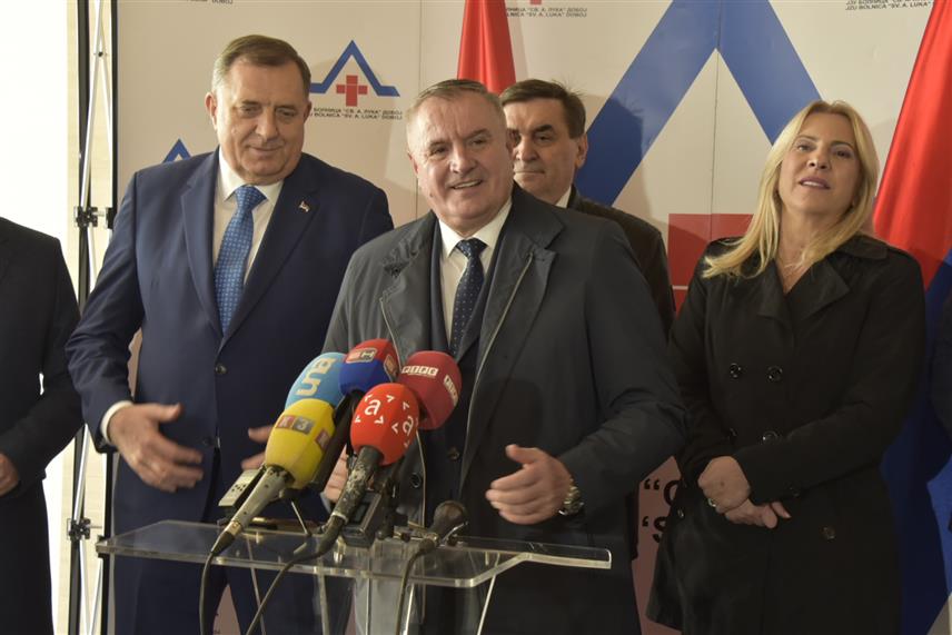 ДОБОЈ, 27. ДЕЦЕМБРА /СРНА/ - Предсједник Владе Републике Српске Радован Вишковић рекао је да је Српска позната по градњи здравствених капацитета, те да је нова болница у Добоју, која се очекује да буде отворена до краја априла сљедеће године, представља будућност Српске, те да ће бити регионални здравствени центар.