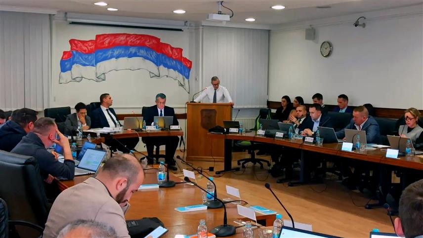 ПРЊАВОР, 27. ДЕЦЕМБРА /СРНА/ - Скупштина Града Прњавор усвојила је на данашњој сједници градски буџет за 2024. годину у износу од 33.700.000 КМ, што је за 7,3 одсто више од ребаланса буџета за текућу годину.