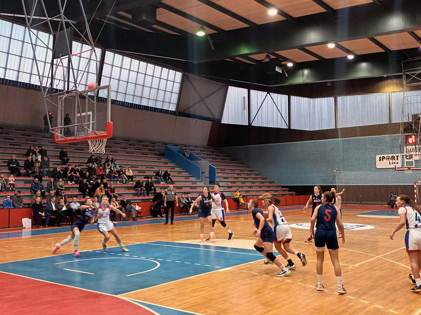 ЗВОРНИК, 27. ДЕЦЕМБРА /СРНА/ - Ревијалном утакмицом кошаркашких сениорских репрезентација Републике Српске и Србије у женској конкуренцији у зворничком Рекреативно-спортском центру данас је настављен "Кошаркашки сабор".