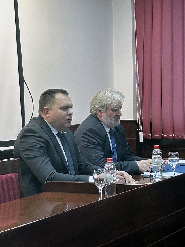 БАЊАЛУКА, 27. ДЕЦЕМБРА /СРНА/ - Министар за научнотехнолошки развој и високо образовање Републике Српске Жељко Будимир рекао је вечерас да се у свијету дешава мултиполаризација, након биполарног и униполарног хегемонски америчког система.
