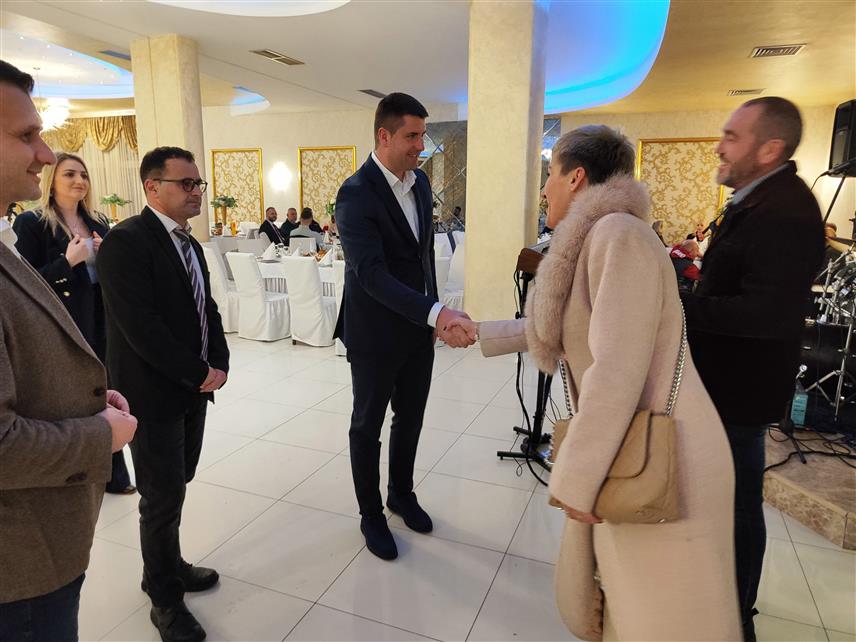 ИСТОЧНО НОВО САРАЈЕВО, 27. ДЕЦЕМБРА /СРНА/ - Начелник општине Источно Ново Сарајево Јован Катић на пријему, који је организован за привреднике са подручја општине Источно Ново Сарајево.