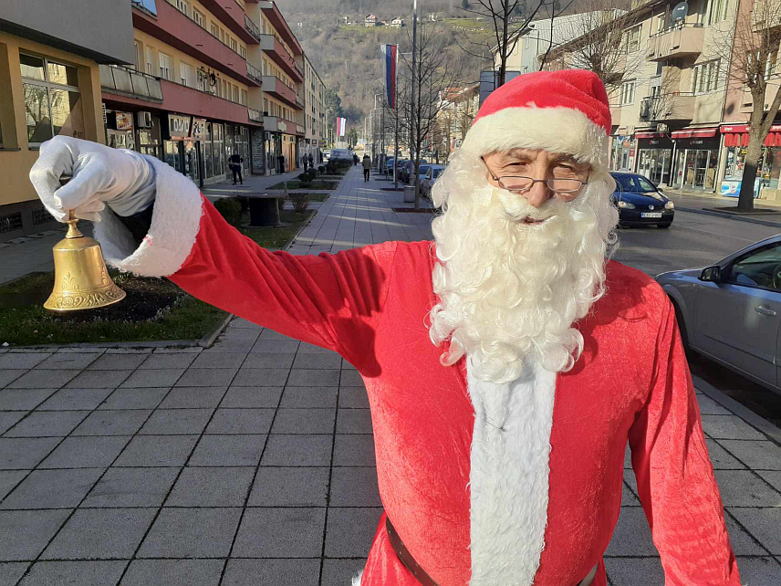 ФОЧА, 28. ДЕЦЕМБРА /СРНА/ - Дјед Мраз , најпознатији фочански бјелобради дјед Ранко Савић.