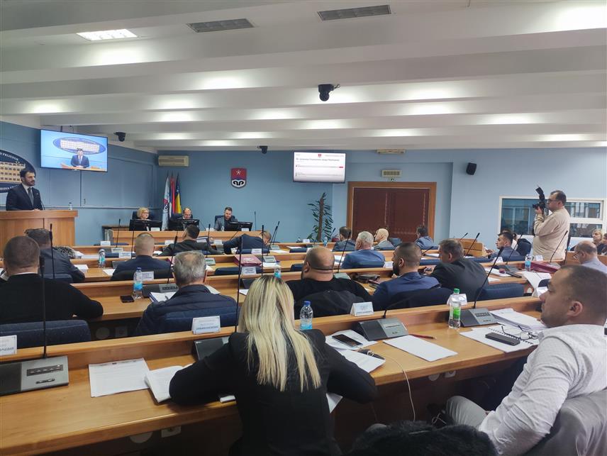 ПРИЈЕДОР, 28. ДЕЦЕМБРА /СРНА/ -Сједница Скупштине града.