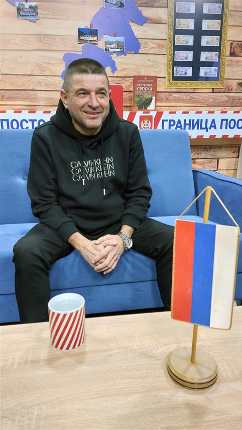 БАЊАЛУКА, 28. ДЕЦЕМБРА /СРНА/ - Граница постоји, тако кажу ови моји, рекао је српски пјевач Мирко Пајчин, познатији као Баја Мали Книнџа.