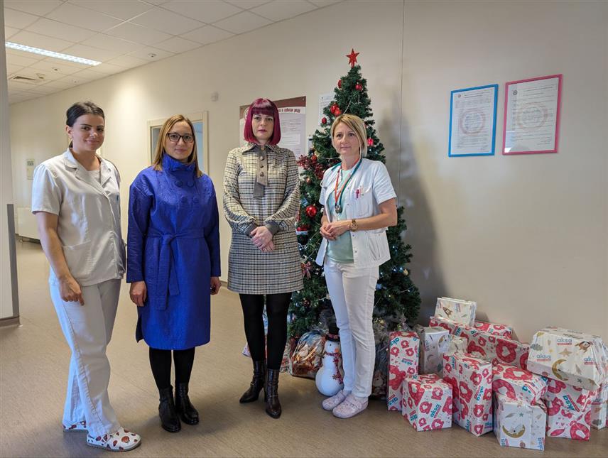 БИЈЕЉИНА, 28. ДЕЦЕМБРА /СРНА/ - Предсједник Актив жена Синдиката Рудника и термоелектране "Угљевик" Брижита Ивковић и начелник педијатрије у бијељинској болници Ивка Џувелековић.