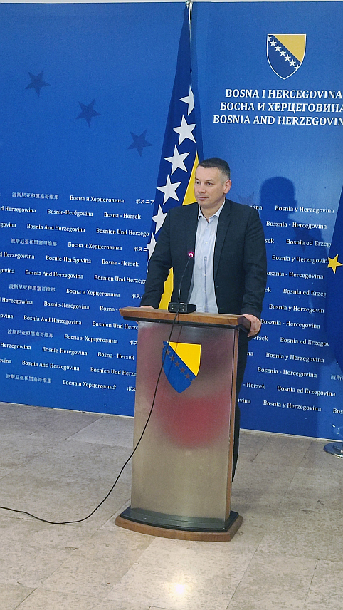 САРАЈЕВО, 28. ДЕЦЕМБРА /СРНА/ - Питање имовине је ријешено и она припада Републици Српској, а уколико се пређе та црвена линија Република Српска задржава право да предузме кораке у складу са правом сваког народа на самоопредјељење, рекао је данас министар безбједности у Савјету министара Ненад Нешић.