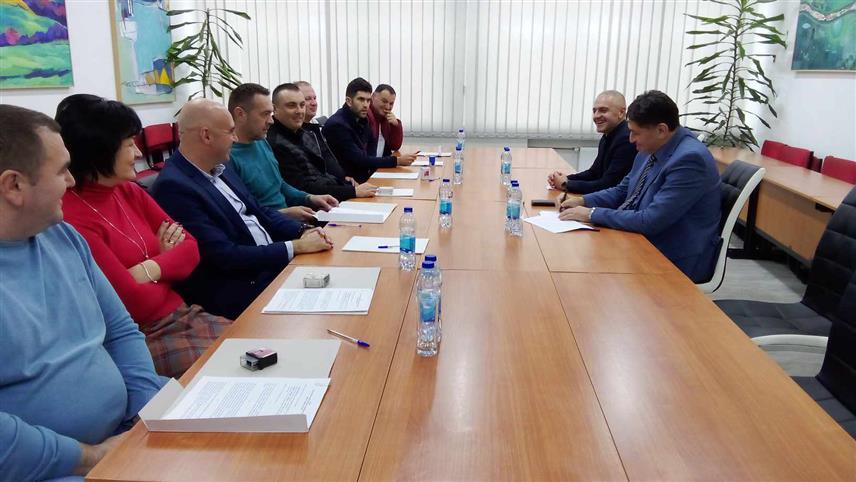 НОВИ ГРАД, 29. ДЕЦЕМБРА /СРНА/ - Начелник општине Нови Град Мирослав Дрљача потписао је данас уговоре за додјелу подстицаја за подршку сектору малих и средњих предузећа са девет корисника којима ће бити додјељено укупно 48.800 КМ.