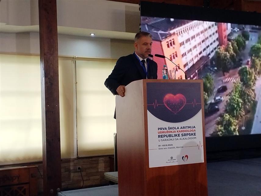БИЈЕЉИНА, 2. ДЕЦЕМБРА /СРНА/ - Министар здравља и социјалне заштите Републике Српске Ален Шеранић отворио је данас "Школу аритмије" коју је у Бијељини организовало Удружење кардиолога Српске и истакао да је бијељинска болница направила регионални замах када је у питању електрофизиологија.